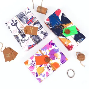 Farbenfrohes abstraktes Kunst- und London-Geschenkpapier-Set aus Kraftpapier mit Zubehör