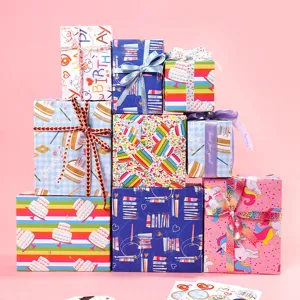 Set de papel de regalo de cumpleaños de colores con dibujos de unicornio y tarta
