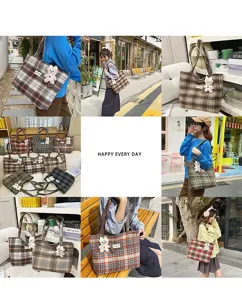 Collage de bolsos tote de lana a cuadros retro en varios colores con hermosos ositos