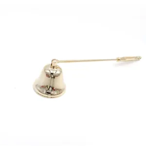 Eleganter goldener Kerzenlöscher aus Edelstahl mit glockenförmigem Kopf und langem Griff