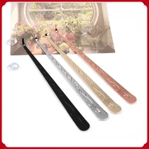 Éteignoir de Mèche en Acier Inoxydable Motif Feuille Moderne Crochet de Mèche pour Bougies Parfumées Outil Décoratif pour la Maison