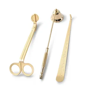 Elegante juego de 3 accesorios dorados para velas con cortamechas y apagavelas
