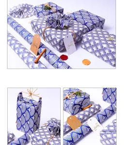 Vista detallada de papel de regalo azul y blanco con motivo de abanico japonés y cajas