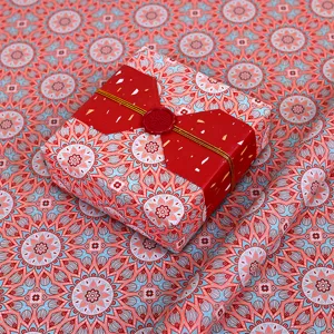 Vintage rood Chinees cadeaupapier voor Chinees Nieuwjaar met prachtige mandala-patronen