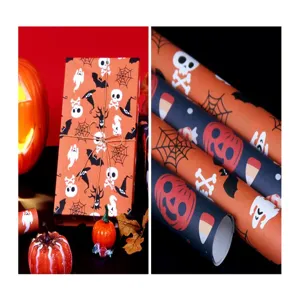 Gedetailleerd overzicht van Halloween inpakpapierrollen met pompoen-, spook- en schedel.