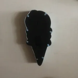 Vue arrière de l'applique murale LED en forme de glace avec compartiment à piles