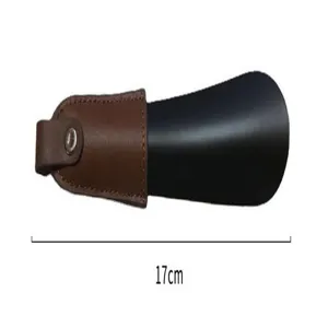 Calzante metallico portatile da 17cm con impugnatura in pelle marrone e bottone