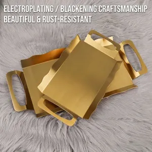 Minimalistisches goldenes Serviertablett aus Edelstahl mit praktischen Doppelgriffen