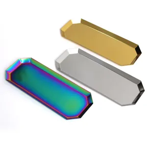 Dreiteiliges Set achteckiger Edelstahltabletts in Gold, Silber und Regenbogenfarben