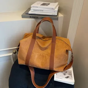Borsa da viaggio retro minimalista in pelle scamosciata con eleganti spalline in pelle