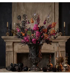 Dekorative Glitzer-Schädel und Spinnen-Blumenstecker für ein dunkles Halloween-Bouquet