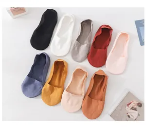Kollektion bunter unsichtbarer Baumwollsocken für Damen in verschiedenen flachen Schnitten