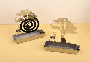 Vista detallada del soporte para espirales antimosquitos con silueta de árbol y ciervo