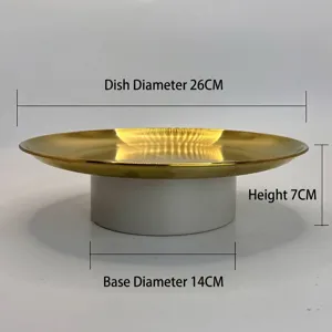 Abmessungsdetail: 26 cm Durchmesser und 7 cm Höhe des goldenen Dessertständers