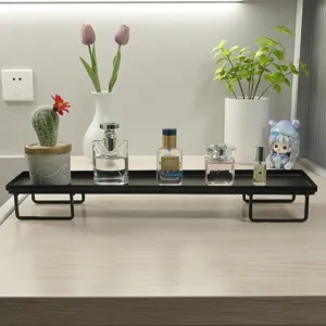 Bandeja de exhibición rectangular negra larga para organizar perfumes y cajas ciegas de mesa.
