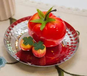 Assiette de fruits en acier inoxydable martelé avec ornement de tomate pour déco table