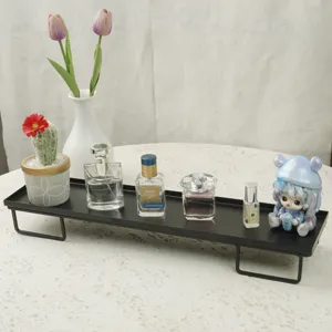 Bandeja expositora rectangular negra minimalista para perfumes y figuras de colección