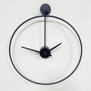 Reloj de pared minimalista moderno de metal negro con marco circular decorativo