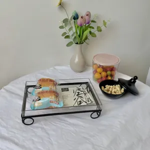 Soporte acrílico para postres con marco de hierro negro para aperitivos y bollería