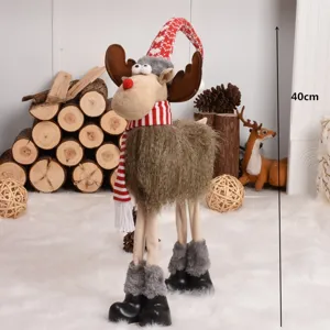 40 cm grote pluche kerstrendierfiguur met LED-verlichting en feestelijke sjaal