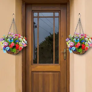 Coppia di cesti di fiori artificiali colorati con farfalle per decorazione porta