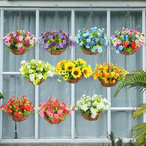 Set di vivaci cesti appesi di fiori artificiali in vari colori per la casa moderna