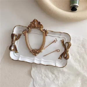 Bandeja de resina vintage francesa con asas de lazo dorado para joyas y accesorios