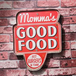 Vintage LED Burger Wandschild im amerikanischen Stil vor einer roten Ziegelwand