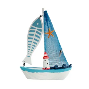 Kreatives handgefertigtes Holzsegelboot Modell im mediterranen Stil für Haus und Tortendeko