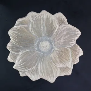 Detailed top-down view of a luxury flower-shaped metallic PVC heat-resistant placemat