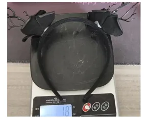 Mesure de 18g pour ce serre-tête décoratif noir à cornes de cerf pour Halloween