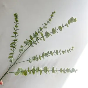 Tiges d'Eucalyptus Artificielles 5 Fourches Feuilles Vert Givré Plantes en Plastique PU PVC pour Décoration Maison Mariage