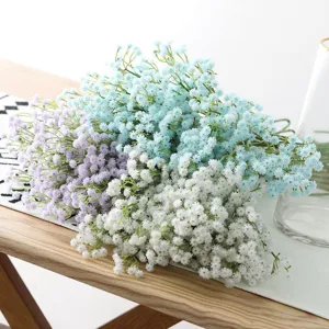 Detalles del ramo de paniculata artificial en colores azul, lavanda y blanco