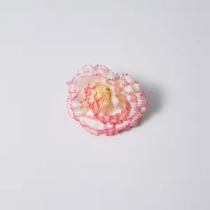 Testa di garofano artificiale bianca realistica con bordi rosa arricciati decorativi