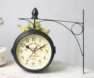 Reloj de pared doble cara vintage con soporte de hierro forjado Kensington