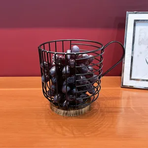 Europäischer Kaffeekapsel-Halter aus schwarzem Draht für Desktop und Bar Display