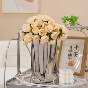 Ramo de 27 rosas artificiales champán con jarrón plateado moderno para decoración hogar