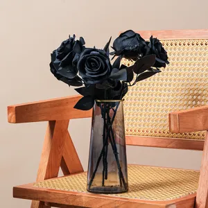 Bouquet di rose nere artificiali in vaso di vetro gotico supporto fotografico Halloween