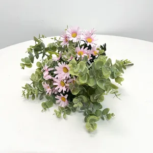 Ramo artificial de margaritas rosas y eucalipto para decoración de bodas y hogar.