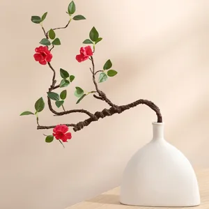 Rama artificial estilo Zen con flores rojas en jarrón blanco decorativo