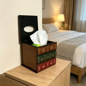 Boîte à mouchoirs rétro en bois en forme de livres sur une table de chevet boisée