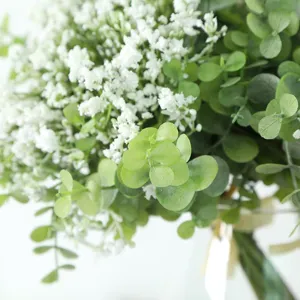 Elegante bouquet di eucalipto artificiale e gipsofila per decorazione casa e matrimoni