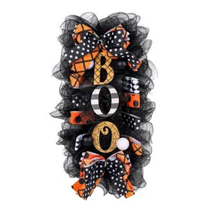 Couronne de porte décorative d'Halloween avec signe BOO et rubans festifs orange