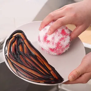 Boule de nettoyage nano rose et blanche pour éliminer les taches sur assiette en céramique