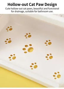 Dettaglio vassoio portaoggetti bianco con fori di drenaggio a forma di zampa di gatto