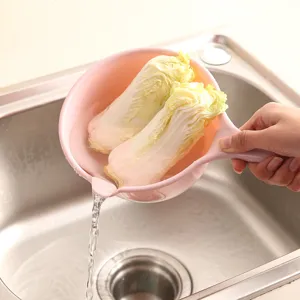 Langlebiger rosa Wasserschöpfer aus Kunststoff mit langem Griff für Küche und Bad