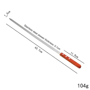 Detaillierte Produktmaße für den 62,7 cm Grillspieß aus Edelstahl mit rotem Holzgriff