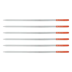 Set mit sechs Grillspießen aus Edelstahl mit ergonomischen rotbraunen Holzgriffen