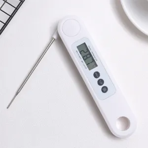 Dettaglio del termometro digitale bianco per alimenti con schermo LCD e pulsanti