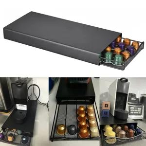 Schwarze Kaffeekapsel-Schublade für 50 Kapseln unter der Kaffeemaschine platziert